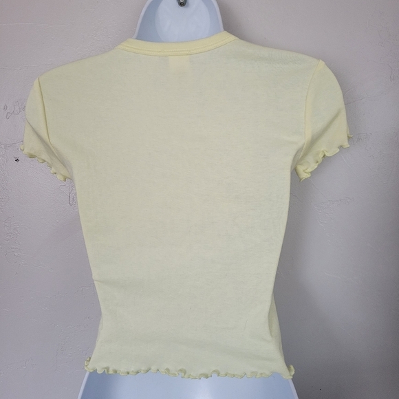 Rue21 XS Pale Yellow Short Sleeve Baby Tee T-shirt Pink Embroidered Graphic Y2K - Picture 4 of 6